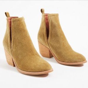 Jeffrey Campbell x Anthropologie Orwell Moss Suede Ankle Heel Booties women Sz 6